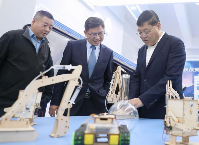 �Ĵ�ʡ�������޲��긱�������ɶ�����ͻ��-������κ�����_MG������Ϸ�����ѧУ�����Ӳ�